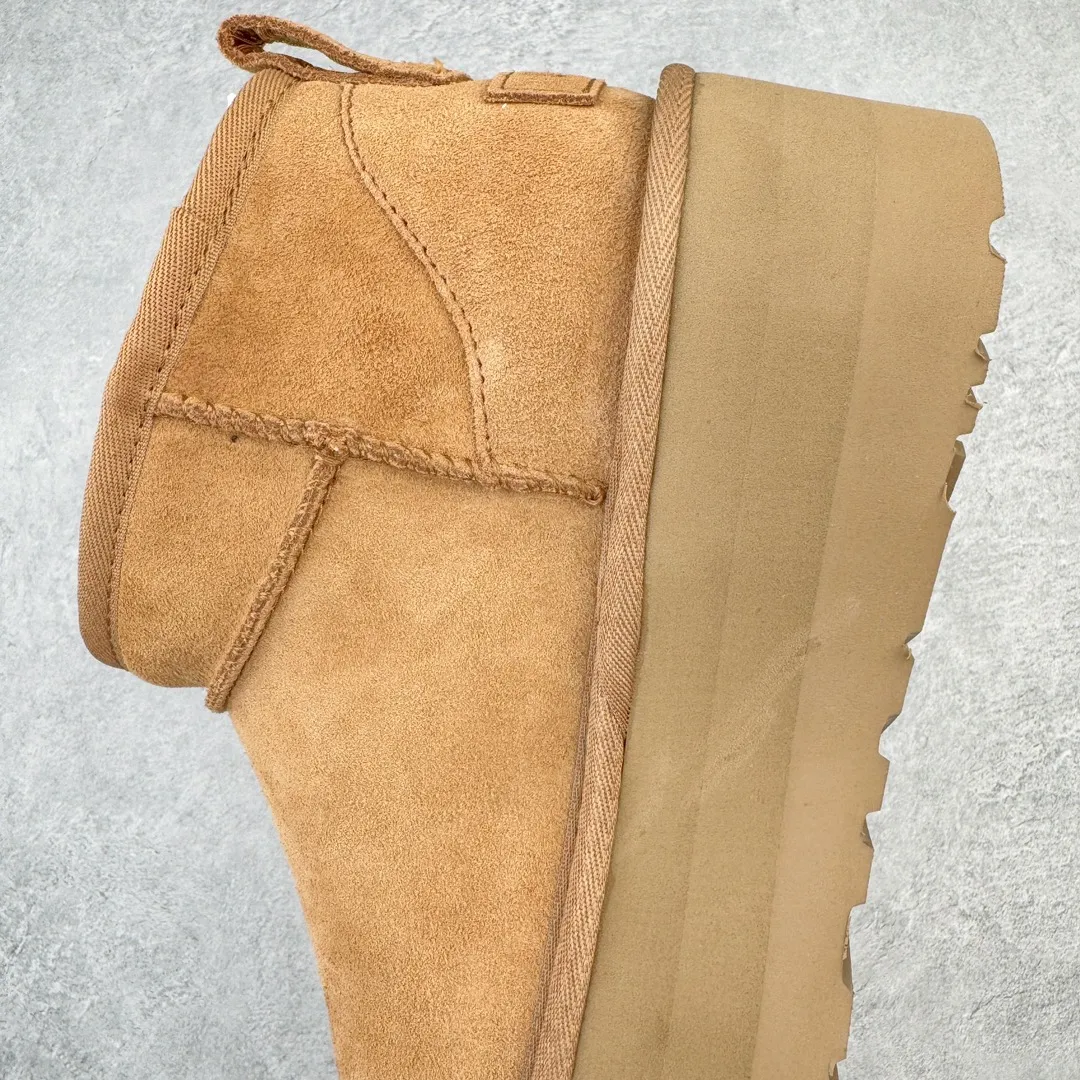 Pick up locally💰520 UGG 5092 Zhou Dongyu Mini thick-soled autumn and winter sheep fur integrated snow boots. All shoes are made from the same factory as ZP. Longfeng A-grade Australian imported sheep fur integrated women's boots. Brand OEM production line. Fully follow the ZP process. OEM original pattern maker. Adhering to the principle of no original shoes and no development selection. Pay attention to every detail. The most authentic version on the market. TREADLITE "Light Wing" technology outsole. Lightweight/durable/flexible/pile size: 35 36 37 38 39 40 41 42 Coding: by2936090